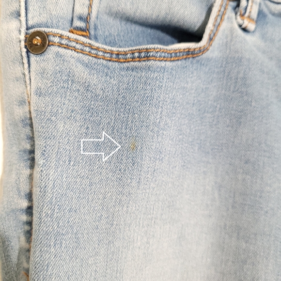 Free People Low-rise, light wash Skinny Jeans, size 26 - Picture 4 of 8